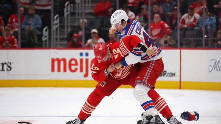 VIDEO: To byl debut! Český talent Chmelař se v NHL porval, soupeře suverénně zničil