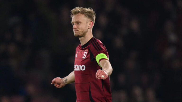 Skrytý klenot v sestavě Sparty. Zelený se stal pilířem Priskeho obrany