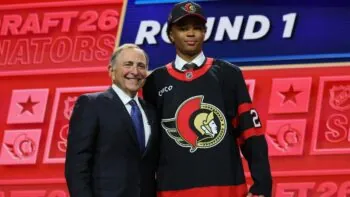 Začal hrát ve 13 letech. Nyní talent z Kajmanských ostrovů pronikl do prvního kola draftu NHL
