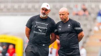 Myslel si, že na něj řve fanoušek. Slávista Houštecký se u postranní čáry pohádal s Tourém