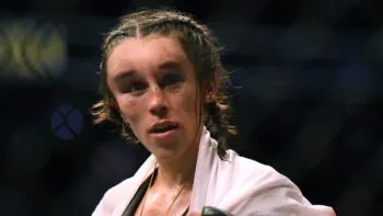 Tohle je ta drsná bojovnice z klece? Legenda UFC ohromila tanečním talentem a odvážnými šaty