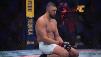 Drtivé koleno a bezvědomí! Procházkův ex-rival Walker doručil v těžké váze UFC zničující KO