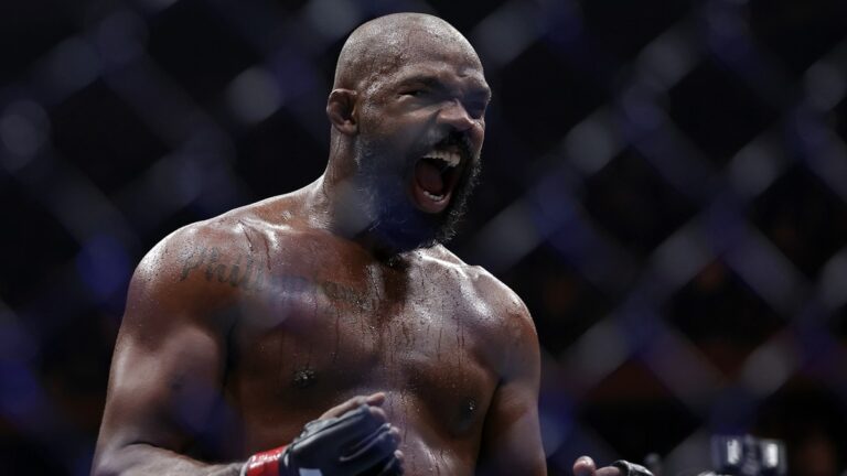 Jak zničit kariéru rivalovi i bez boje? Vyučuje Jon Jones. Cílí na rekord, na který by neměl být hrdý