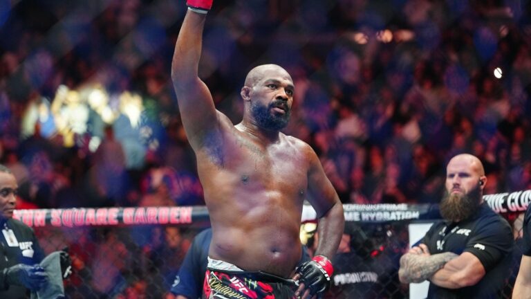Vezměte mu titul, žádají fanoušci UFC. Jones upadl v nemilost, petice má přes 100 tisíc podpisů