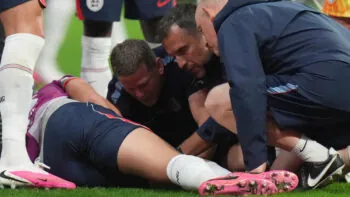 Kaňka na postupu Anglie! Henderson si během oslav zlomil ruku a MS pro něj končí