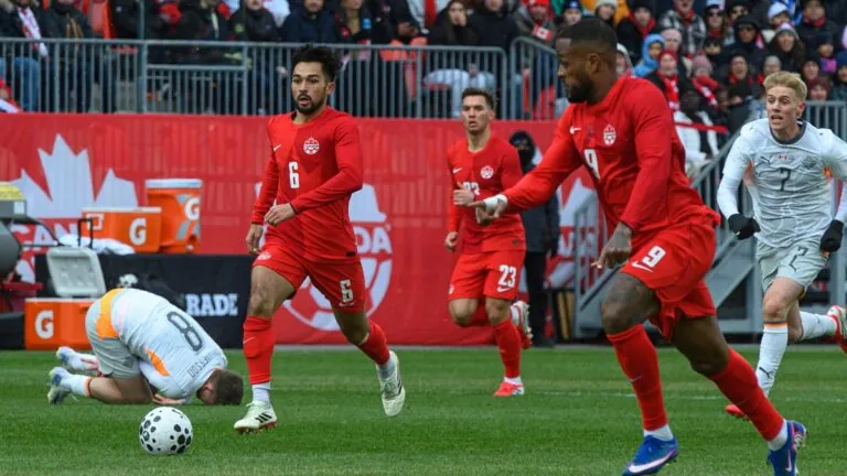 Hvězdný David zklamal, Kanadu zachraňoval náhradník. Bosna na úvod MS ukázala sílu