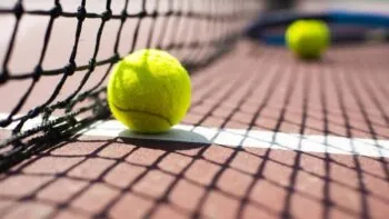 VIDEO: Tenistka s nejbizarnějším servisem prohrála na turnaji WTA v Athénách poosmé v řadě