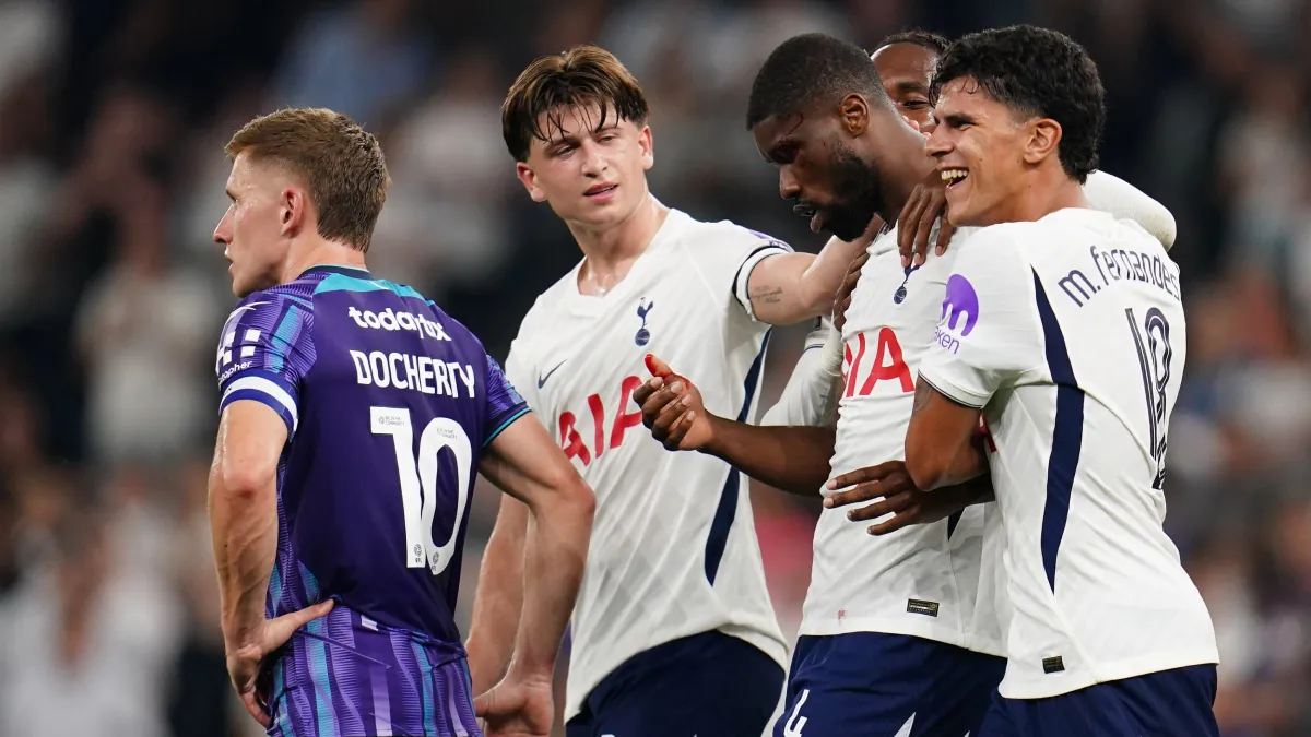 Komentář: Tottenham je z nejhoršího venku a může myslet na poháry. Marodka se vyprazdňuje