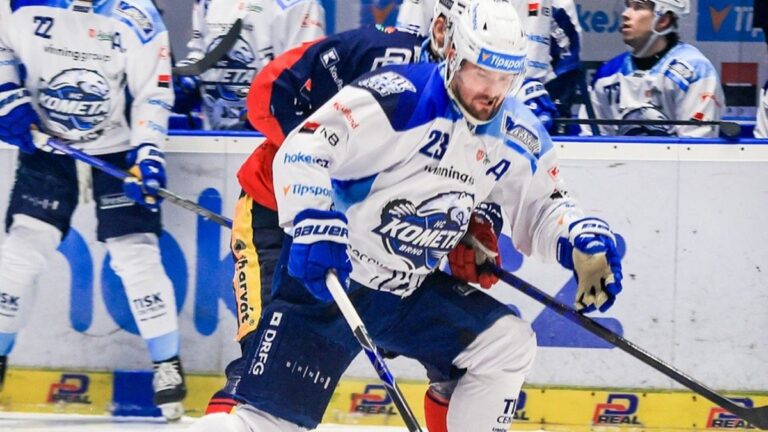 Tragická Kometa: Špatné vstupy do třetin, nedisciplinovanost, mizerné přesilovky. Dynamo zatím dostává výhry prakticky zadarmo