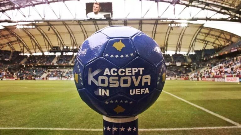 Kosovské Belmondo! Trojice hvězd po výbuchu s Rumunskem navštívila noční klub, reprezentace řeší skandál
