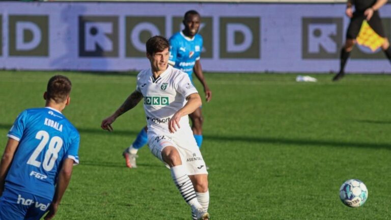 Slezské derby nenašlo vítěze. Baník i Karviná s červenou kartu, dvakrát zasahoval VAR. Zápas ukončil kontroverzní výrok sudího
