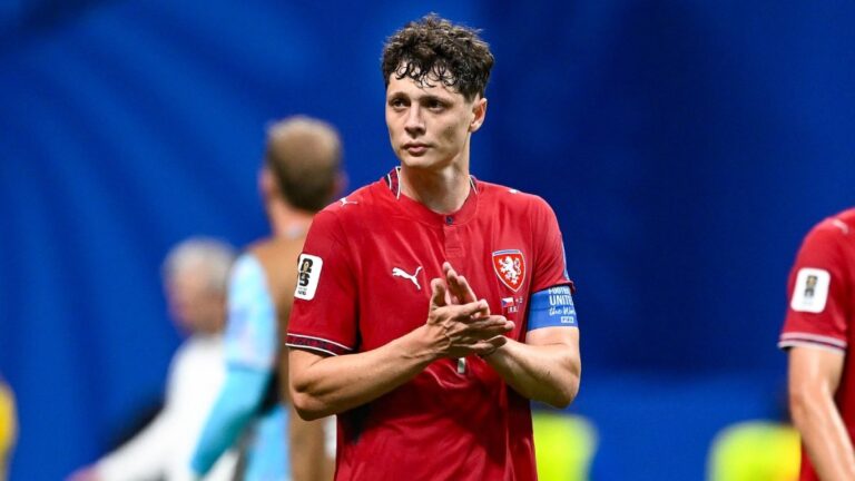 Zatímco Nedvěd ho zpražil, Tvrdík smeká. Boss Slavie promluvil o Krejčího proslovu