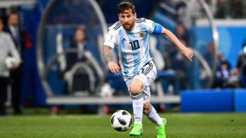 Messimu nadržují rozhodčí, myslí si fanoušci. Proti Alžírsku unikl červené kartě