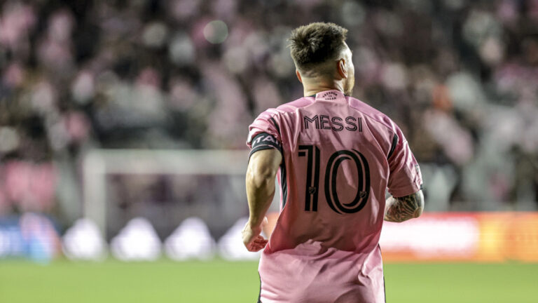 Kdo jiný? Messi vstřelil první gól Miami na novém stadionu, prosadil se netradičně hlavou