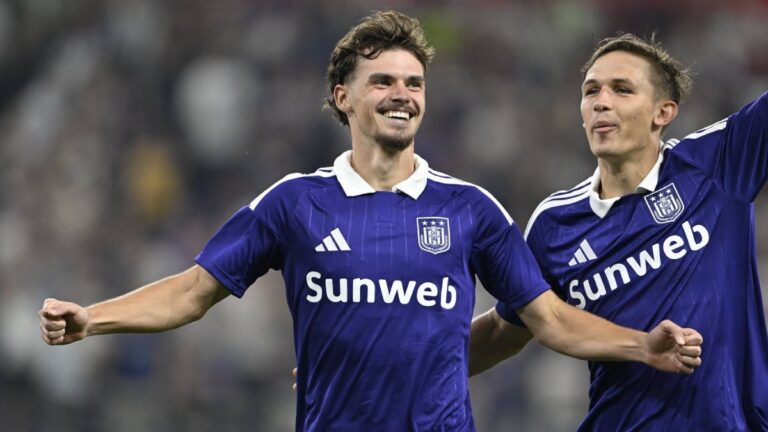 Krása! Ambros poslal obránce PAOKu na párek a trefil se za Anderlecht. Musí do repre, tvrdí fanoušci