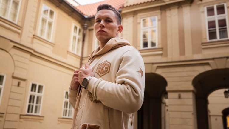 Tak tohle se povedlo! Lukáš Provod se Slavií představil charitativní kolekci oblečení