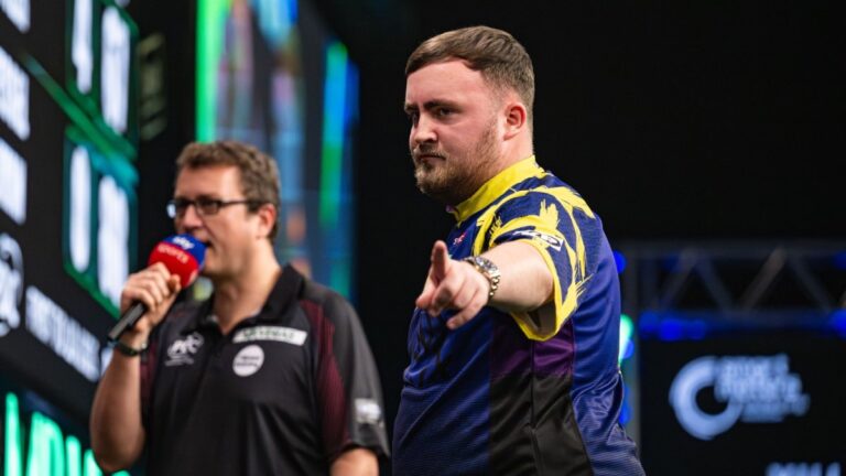Littler zdemoloval Nijmana, Michael van Gerwen na Grand Slamu padl