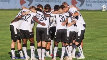 Cesta přes Polsko a famózní útok. Karviná v historickém duelu smetla Českou Lípu