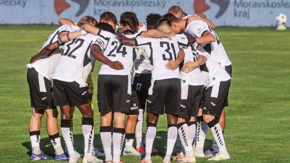 Cesta přes Polsko a famózní útok. Karviná v historickém duelu smetla Českou Lípu