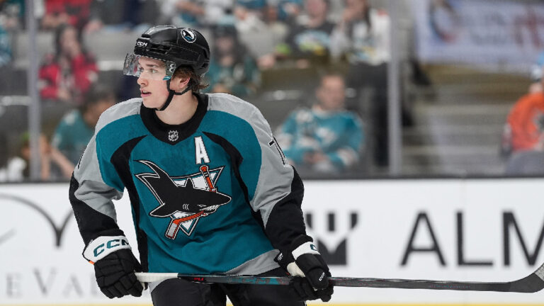 Hvězda Sharks se baví: Celebriniho nepovedený keg stand v Bostonu ukázal jeho lidskou tvář