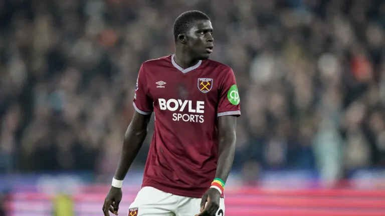Diouf na radaru Brentfordu! West Ham ale hvězdného exslávistu pod cenou nepustí