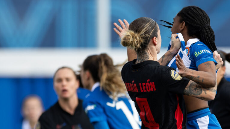 Ženský fotbal ve Španělsku prožívá další kauzu. Espanyol obvinil fotbalistku Barcelony, že sáhla soupeřce během zápasu mezi nohy