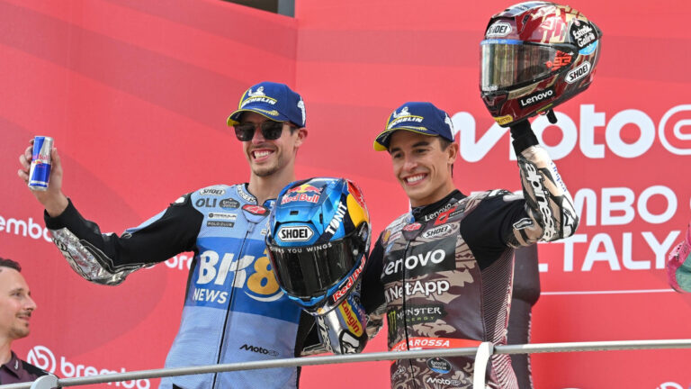 Dominance Ducati na domácí půdě! Marc Márquez slaví s bratrem double v italském Mugellu, Bagnaia okraden o pódium