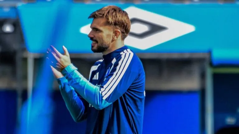 Husí kůže v Hamburku. Odepsaný talent se po 4 letech vrací, vítaly ho tisíce fanoušků