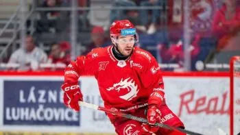 VIDEO: Zlatá helma má favorita. Marko Daňo fotbalovou patičkou ohromil extraligu