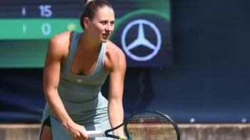 Z antuky rovnou na pláž. Kostyuk před Wimbledonem zvolila netradiční přípravu