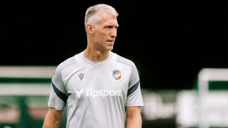 „Včera bylo pozdě.“ Plzeň vyhodila Hyského, fanoušci vtipkují o šokujícím návratu