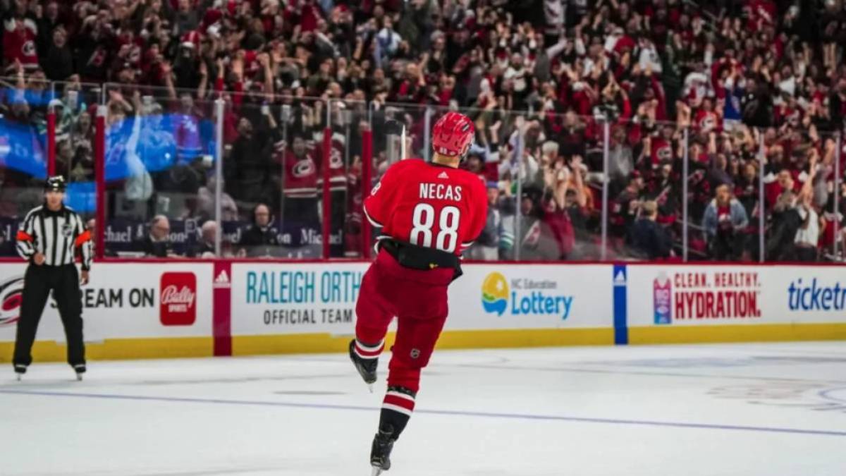 Martin Nečas, Carolina Hurricanes