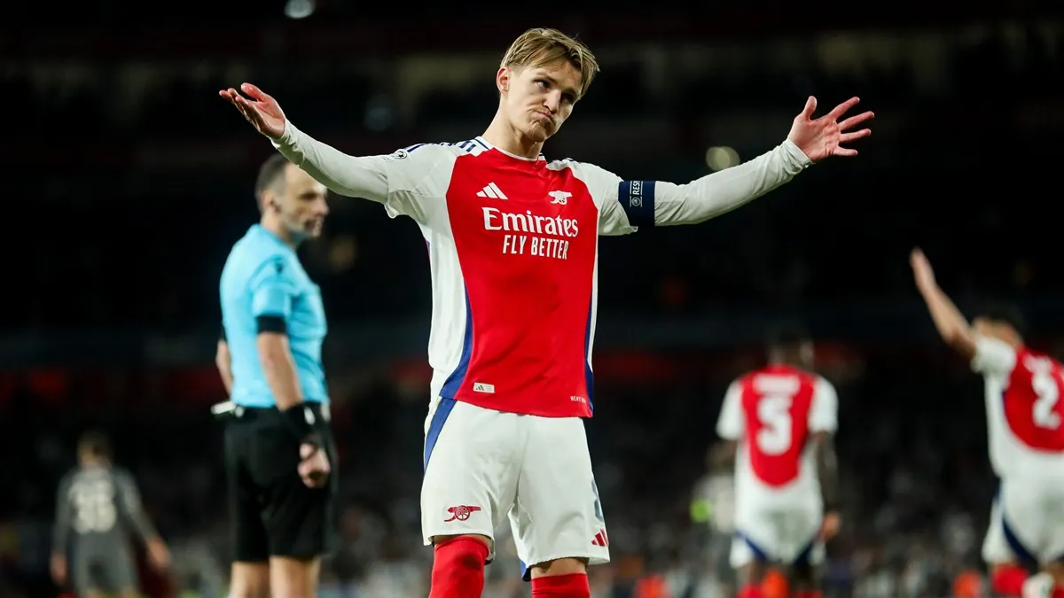 Krásná rána kapitána Odegaarda vystřelila Arsenalu výhru v Neapoli