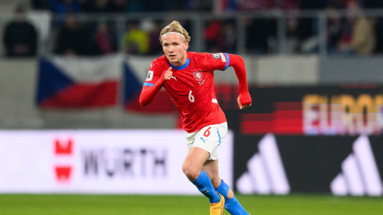 Proč byl Šín na tribuně? Trenér Hašek se obává dát šanci neozkoušeným hráčům