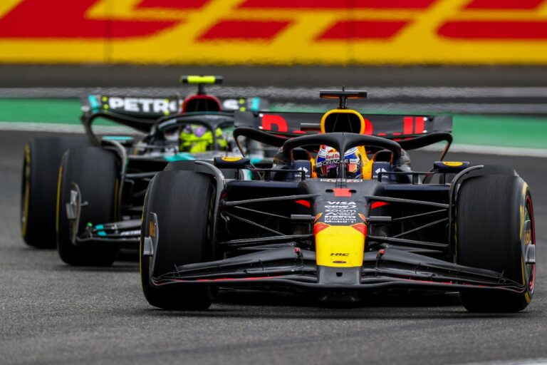 Velkou cenu Číny vyhrál Verstappen! Pátý závod sezóny nabídl kolize, výjezdy safety caru a překvapivé jméno na druhém místě