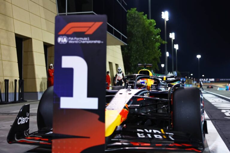 Nebezpečí nudy (ne)zažehnáno? Kvalifikaci v Bahrajnu vyhrál Verstappen, za ním extrémně vyrovnané pole!