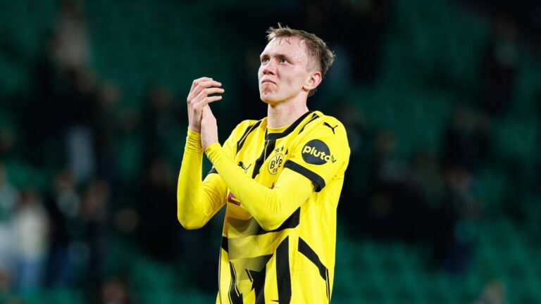Borussia Dortmund po obratu v odvetě porazila Lille a postoupila do čtvrtfinále Ligy mistrů