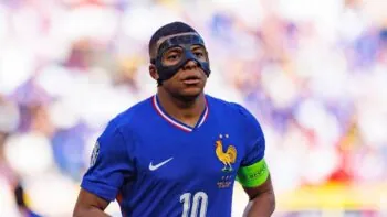 Francie na úvod MS nezaváhala a porazila Senegal. Mbappé vystřídal v čele historické tabulky střelců Girouda
