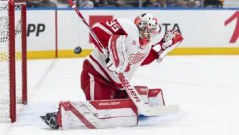 Michal Postava debutoval v NHL. Do brány Detroitu naskočil nečekaně po zranění Gibsona