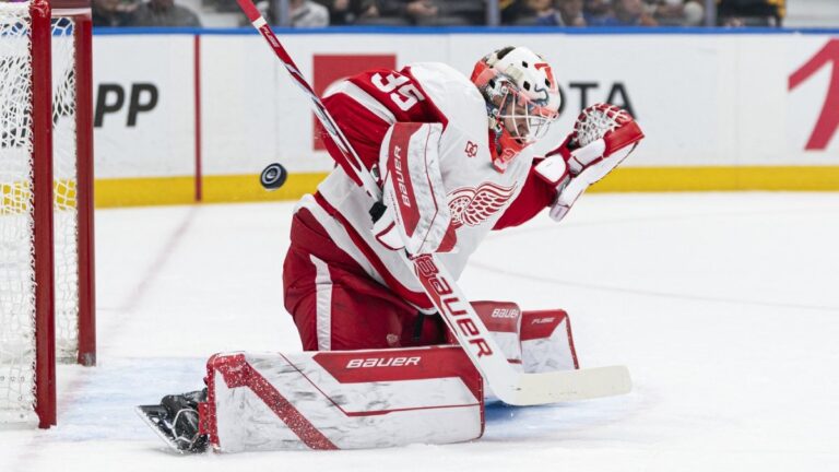 Michal Postava debutoval v NHL. Do brány Detroitu naskočil nečekaně po zranění Gibsona