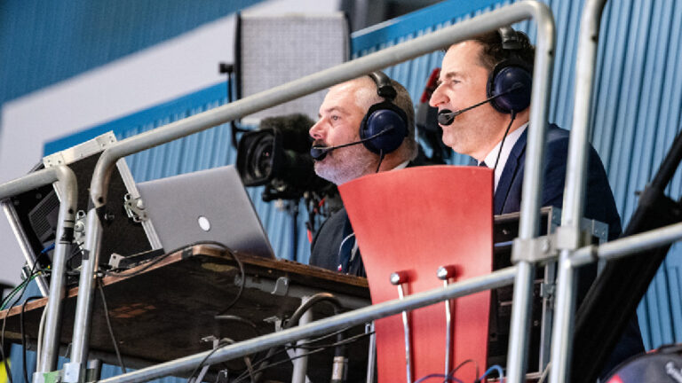 Komentátoři MS v hokeji 2026: Legendy České televize a známá jména