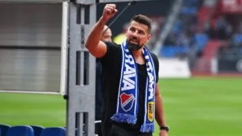 Milan Baroš ukázal fanouškům Sparty zadek, za potlesku pak oběhl celý stadion Baníku