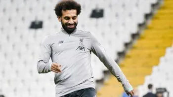 VIDEO: Šílenství na letišti. Mohamed Salah dorazil do Trabzonsporu jako spasitel a vydělá si balík