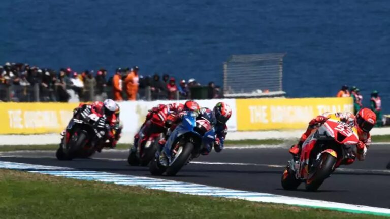 Další nový vítěz v MotoGP! Fernández slaví v Austrálii, Bezzecchi po penalizaci dokázal zachránit jen třetí místo