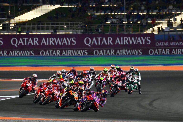 Velkou cenu Kataru MotoGP vyhrál úřadující šampion Bagnaia, debutant Acosta příjemně překvapil