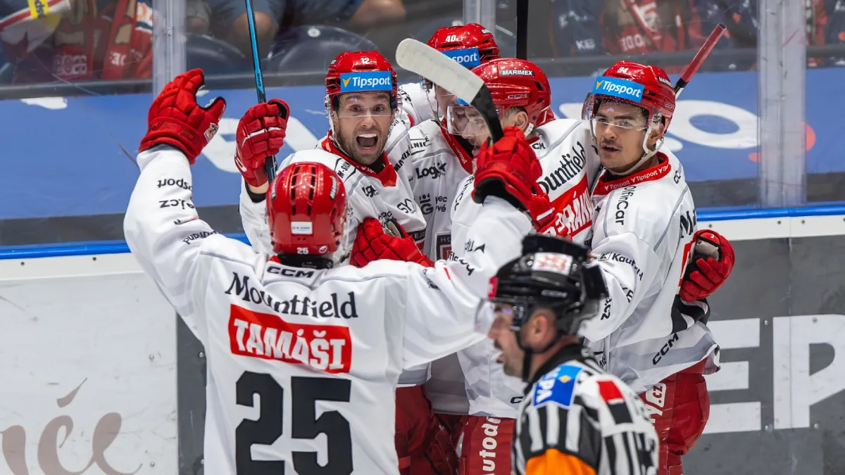 Místo ofenzivní show defenzivní chaos. Hradec v derby vytrestal pardubické hvězdy