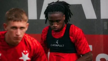 Potenciální náhrada za Douděru obratem odchází do Brna. Slavia musí spoléhat na Isifeho