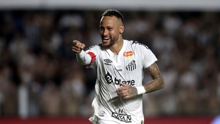 Naprostá paráda! Neymar opět čaroval, skóroval přímo od rohového praporku, připsal si i 2 asistence. Podívejte se na jeho trefu