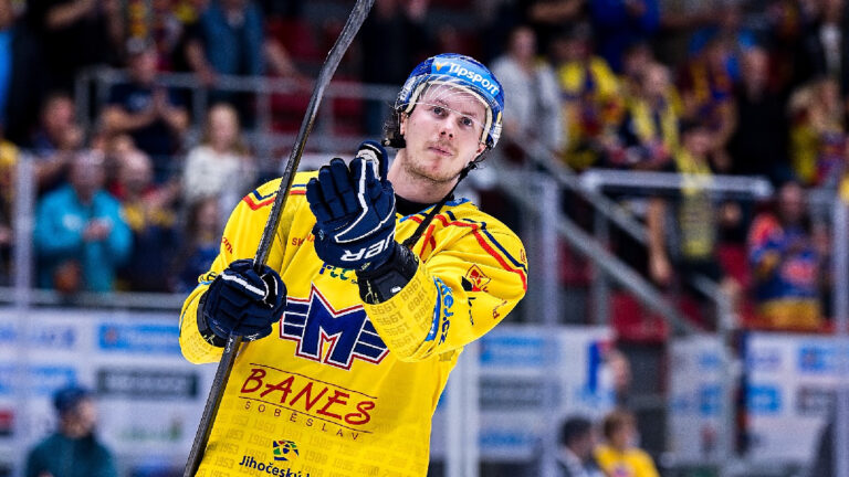 Motor si zajistil postup do předkola, zvrat nastal sporným trestem do konce utkání