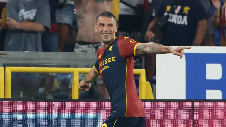 Nicolae Stanciu skóroval při debutu za Janov a dočkal se pochvaly od trenéra